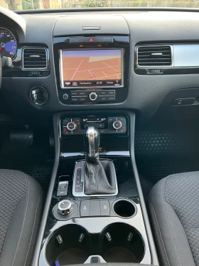 VW Touareg 3.0 TDI V6/245 к.с./4-Motion - 24900 лв. - 40013697 12