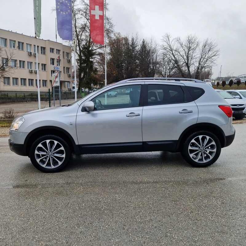 Nissan Qashqai 2.0 4Х4 НАВИ/ПАНОРАМА/КАМЕРА  ШВЕЙЦАРИЯ , снимка 4 - Автомобили и джипове - 48494227