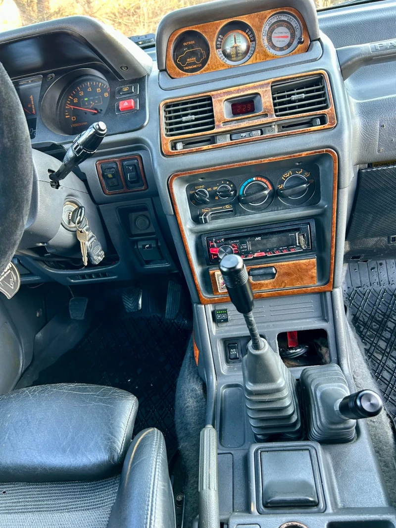 Mitsubishi Pajero SuperSelect, снимка 12 - Автомобили и джипове - 48237965