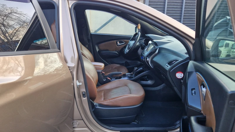 Hyundai IX35 2.0 CRDI -FACE-КОЖА-NAVI-PANORAMA, снимка 16 - Автомобили и джипове - 52869903