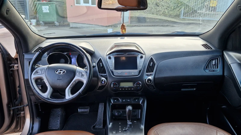 Hyundai IX35 2.0 CRDI -FACE-КОЖА-NAVI-PANORAMA, снимка 10 - Автомобили и джипове - 52869903