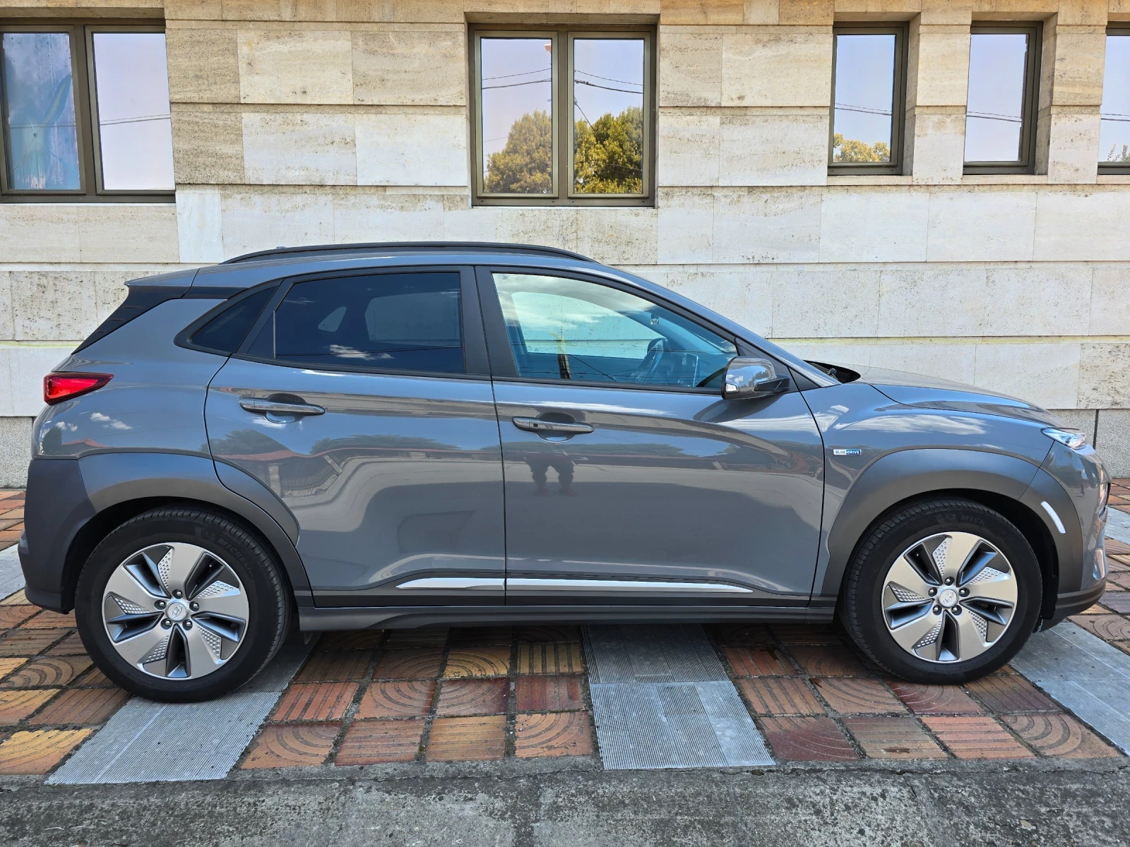 Hyundai Kona 64KWh BLUELINK/HEADUP/DISSTR/ - изображение 3