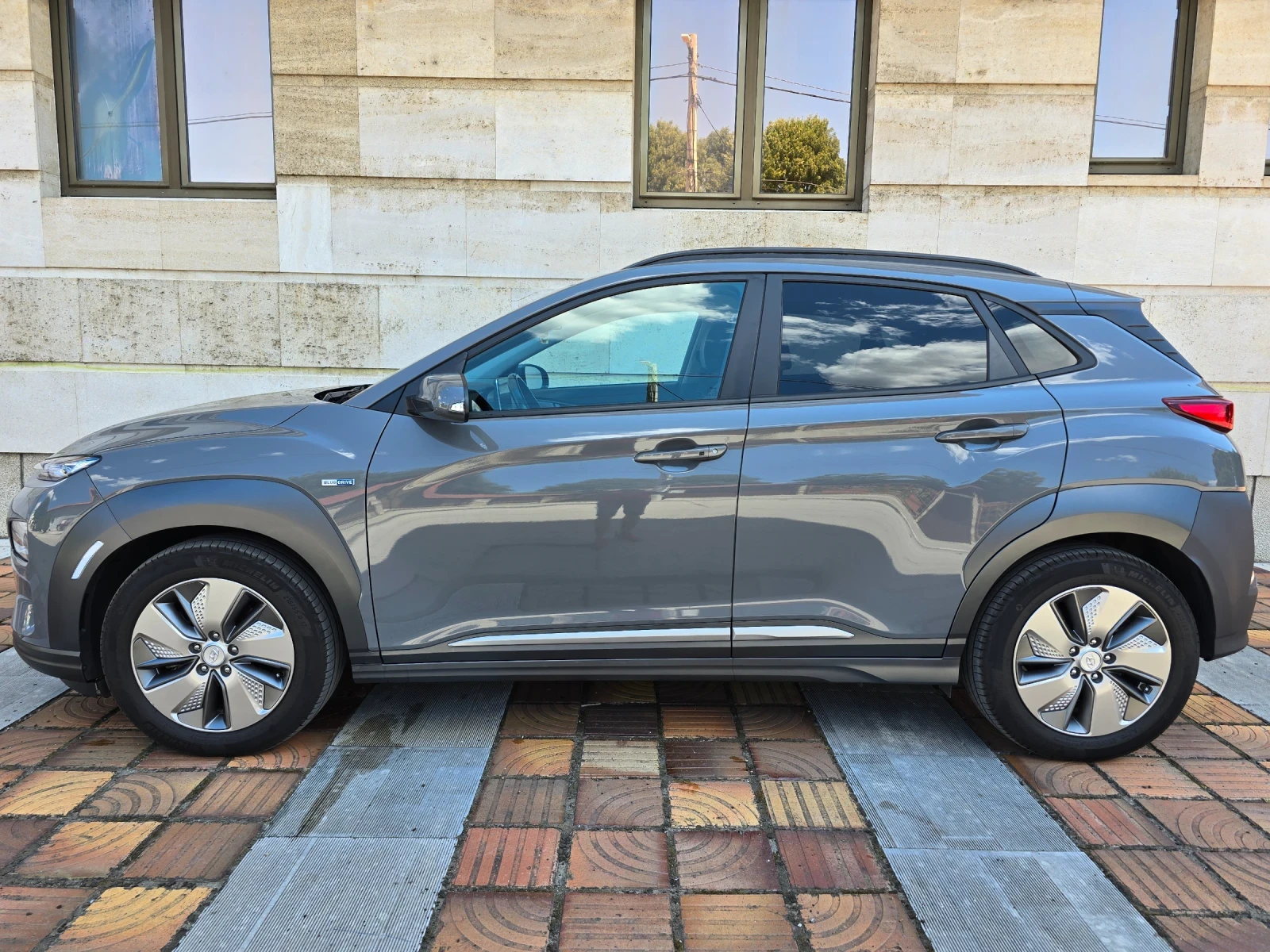Hyundai Kona 64KWh BLUELINK/HEADUP/DISSTR/ - изображение 2