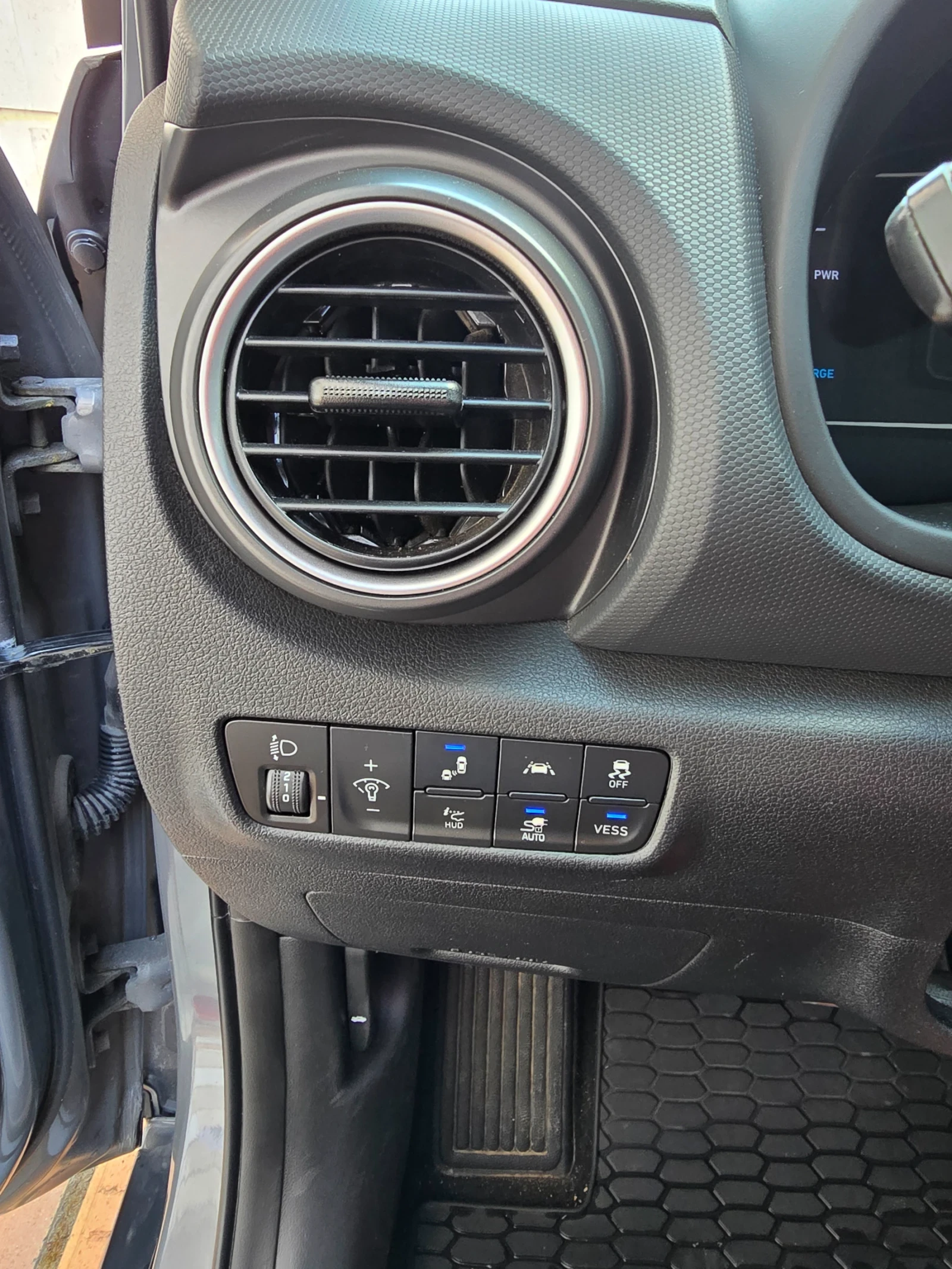 Hyundai Kona 64KWh BLUELINK/HEADUP/DISSTR/ - изображение 8