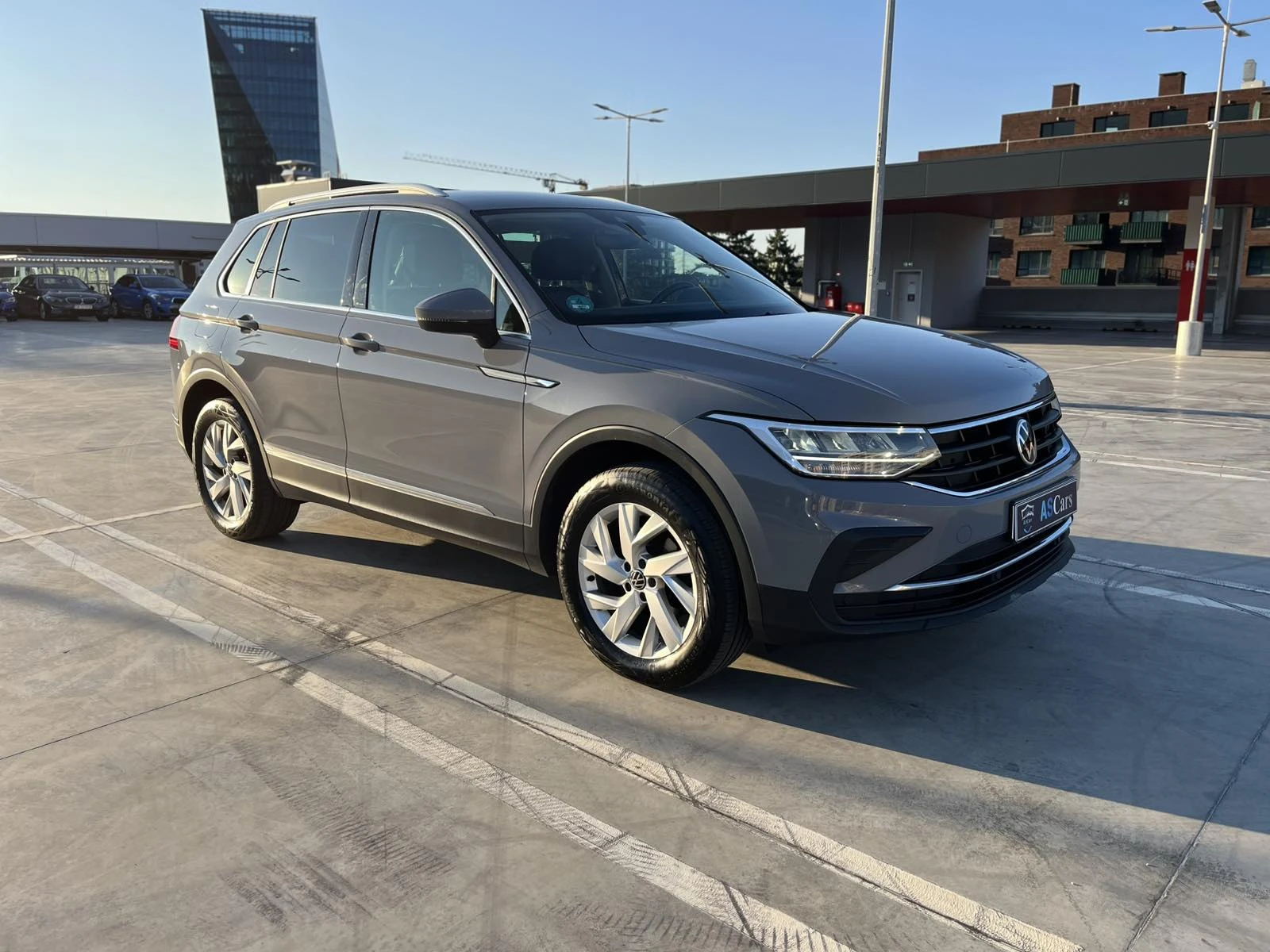 VW Tiguan 2.0 TDI 4motion FACELIFT - изображение 2