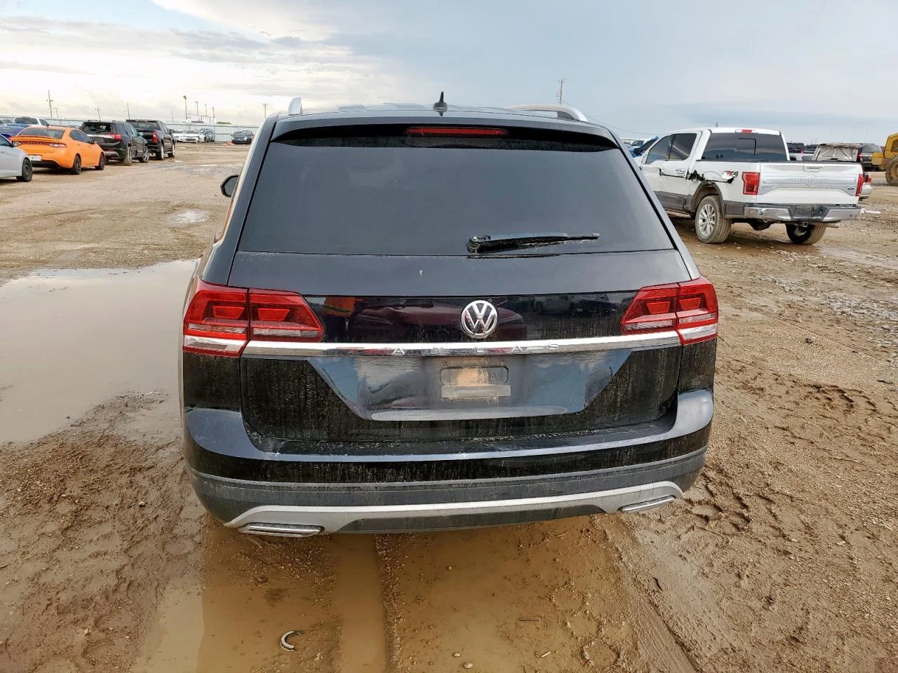 VW Atlas S FWD 235кс * Възможност за лизинг*  - изображение 6