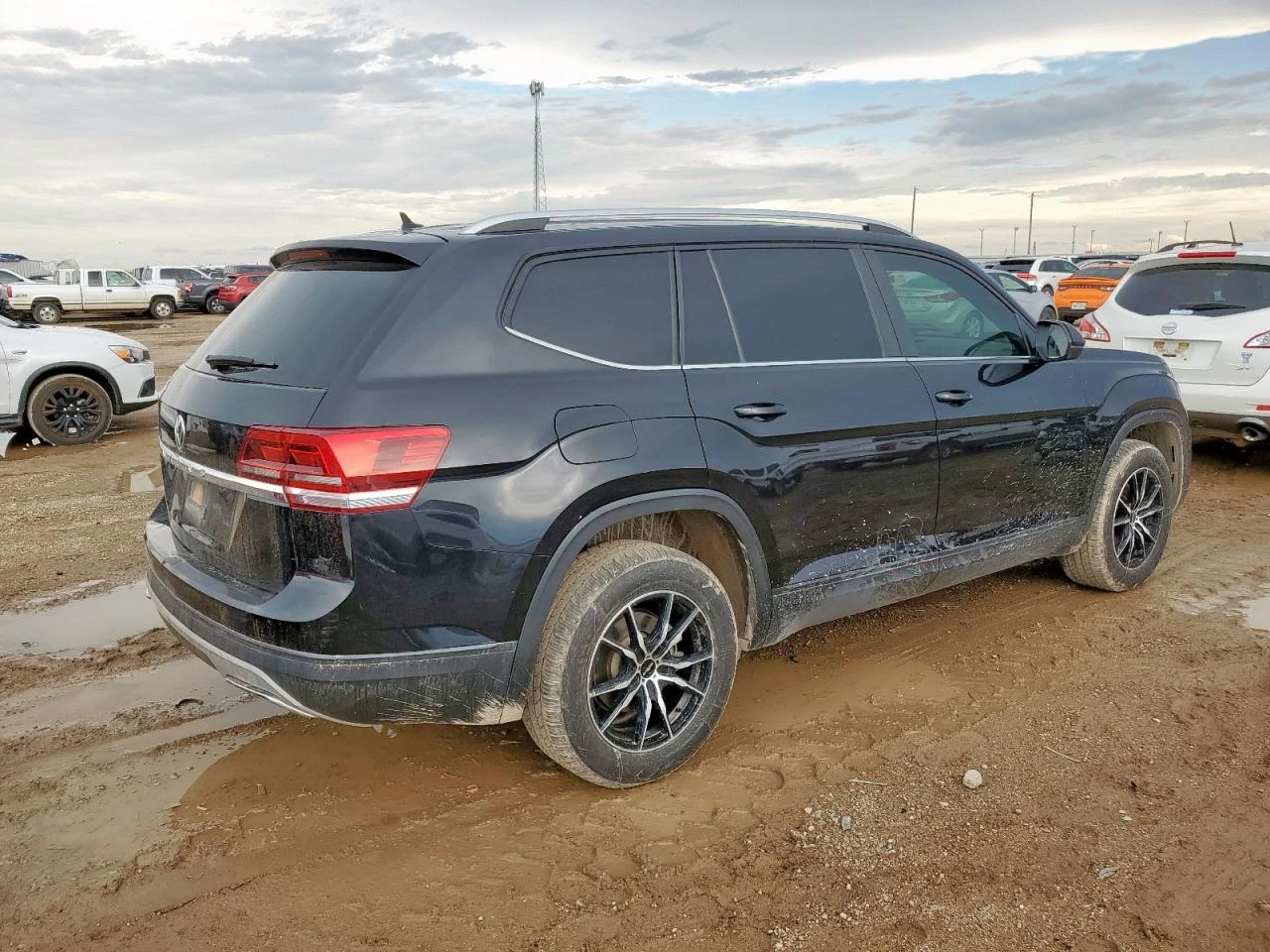 VW Atlas S FWD 235кс * Възможност за лизинг*  - изображение 3