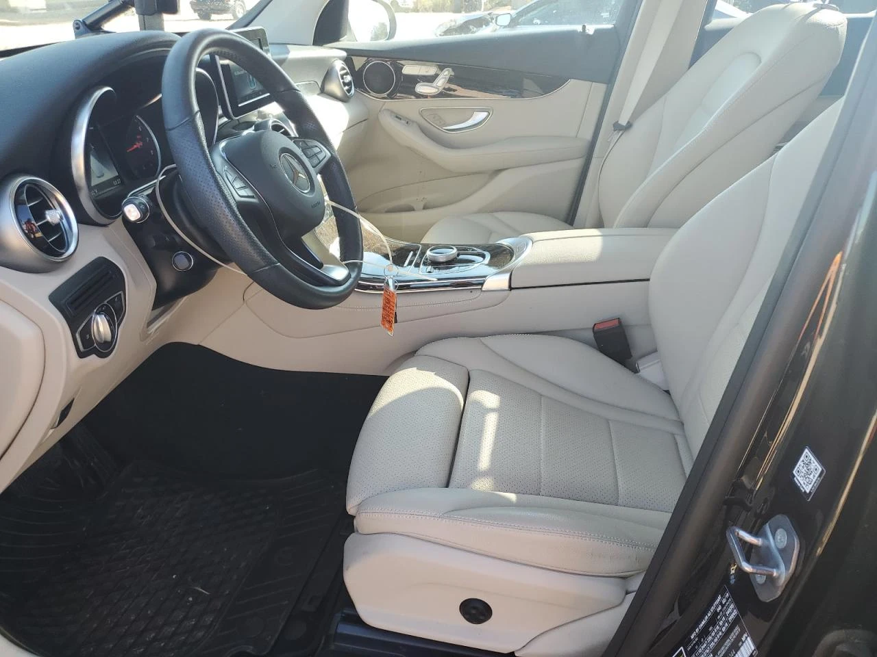 Mercedes-Benz GLC 300 4MATIC / Keyless / КОЖА / ПОДГРЕВ / ОБДУХВ. / Кожa - изображение 7