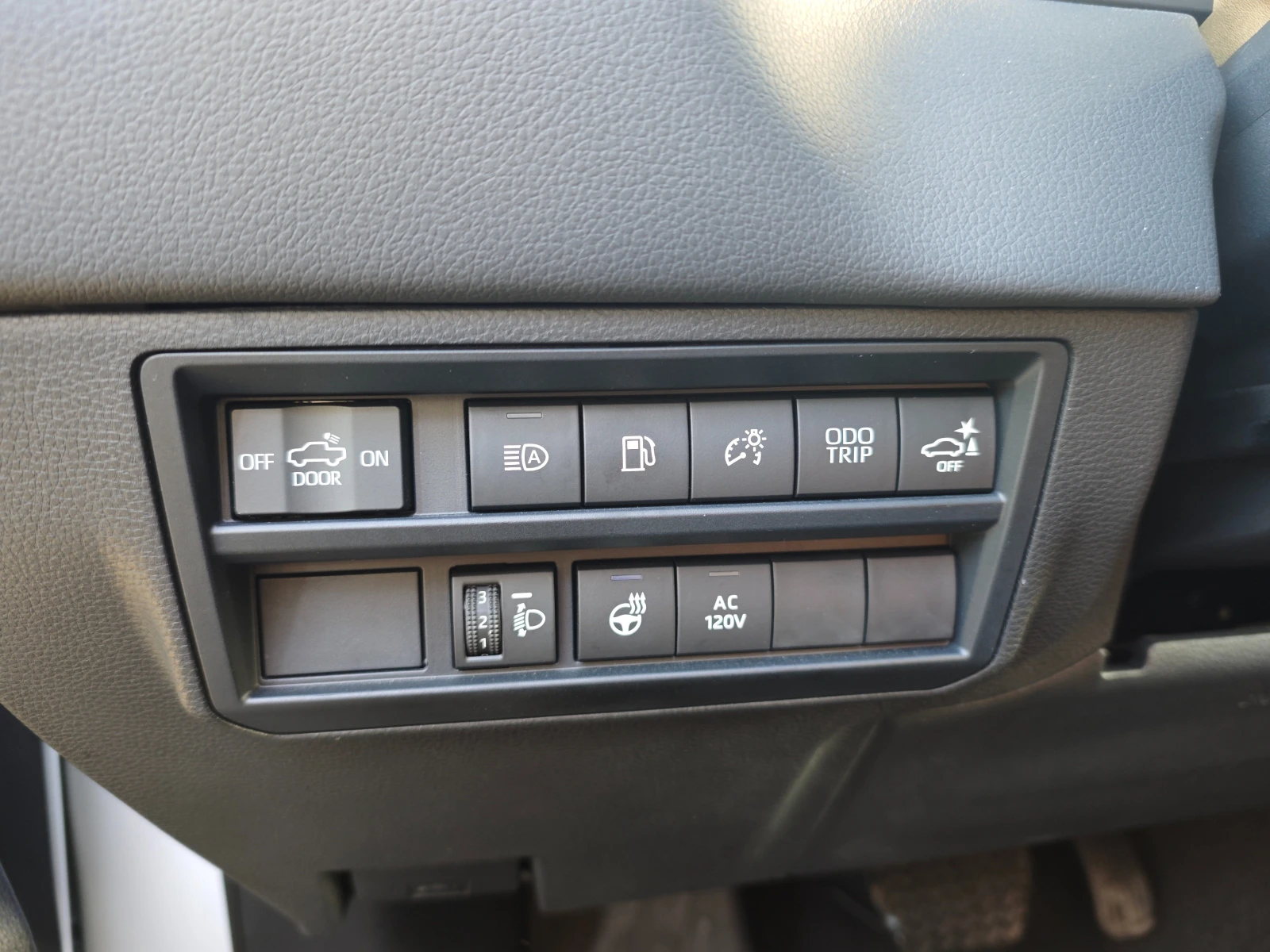 Toyota Tundra i-FORCE MAX Full Hybrid 4WD Limited 6000km - изображение 8