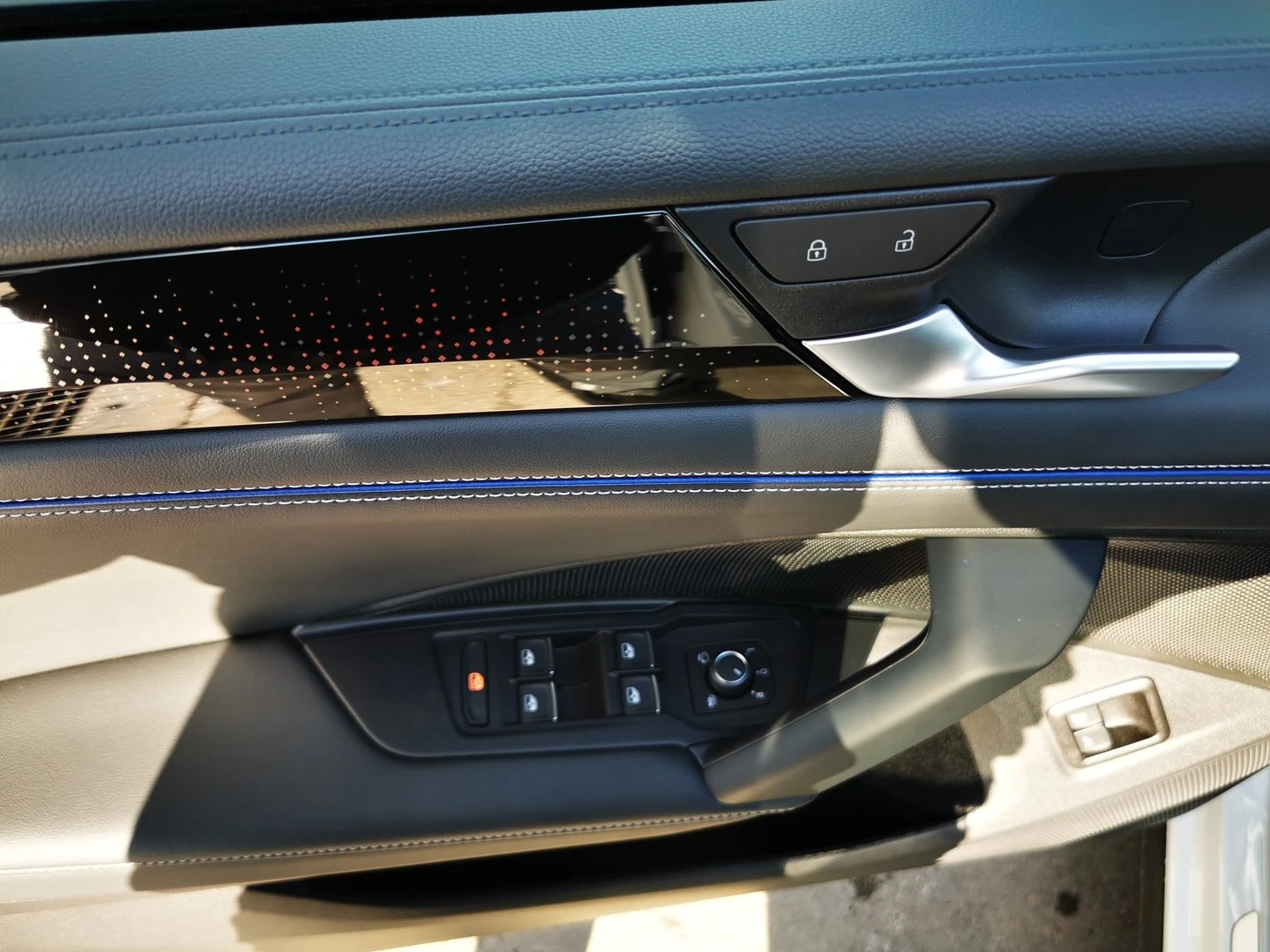 VW Tiguan, снимка 13 - Автомобили и джипове - 55642043