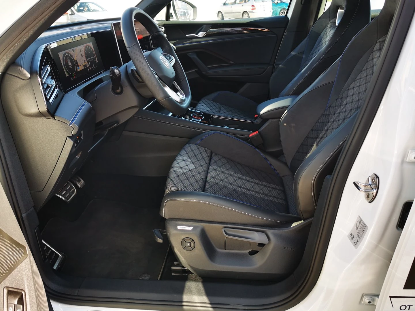 VW Tiguan, снимка 6 - Автомобили и джипове - 55642043
