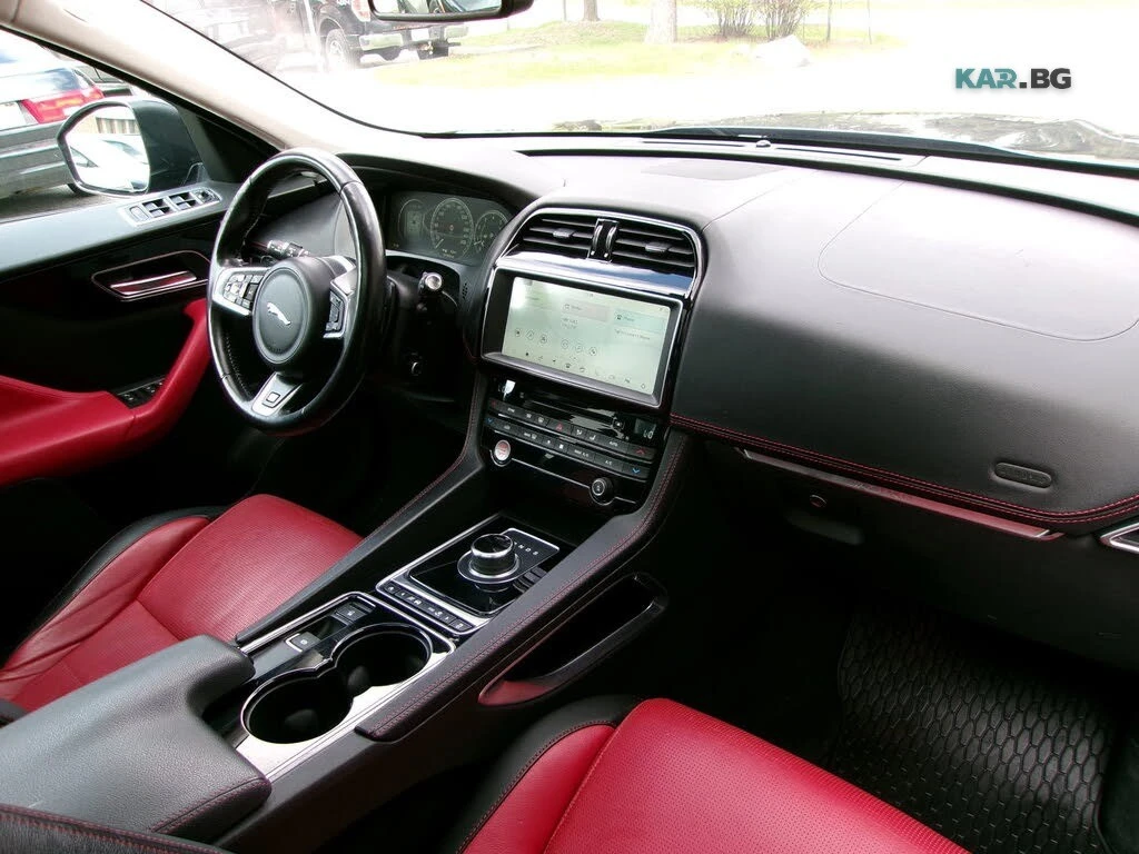 Jaguar F-PACE 35t R-Sport* АвтоКредит* (ЦЕНА ДО БГ), снимка 13 - Автомобили и джипове - 55266394