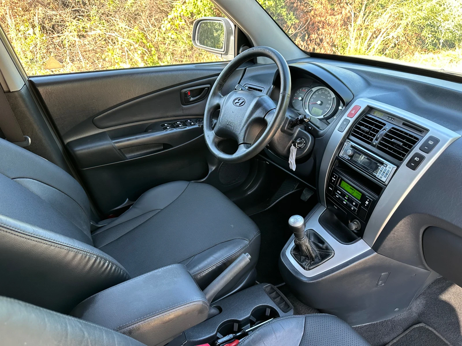 Hyundai Tucson Hyundai Tucson 2.0 CRDi 111 к.с. 4x4 | 2006 г. | 2, снимка 12 - Автомобили и джипове - 55575042