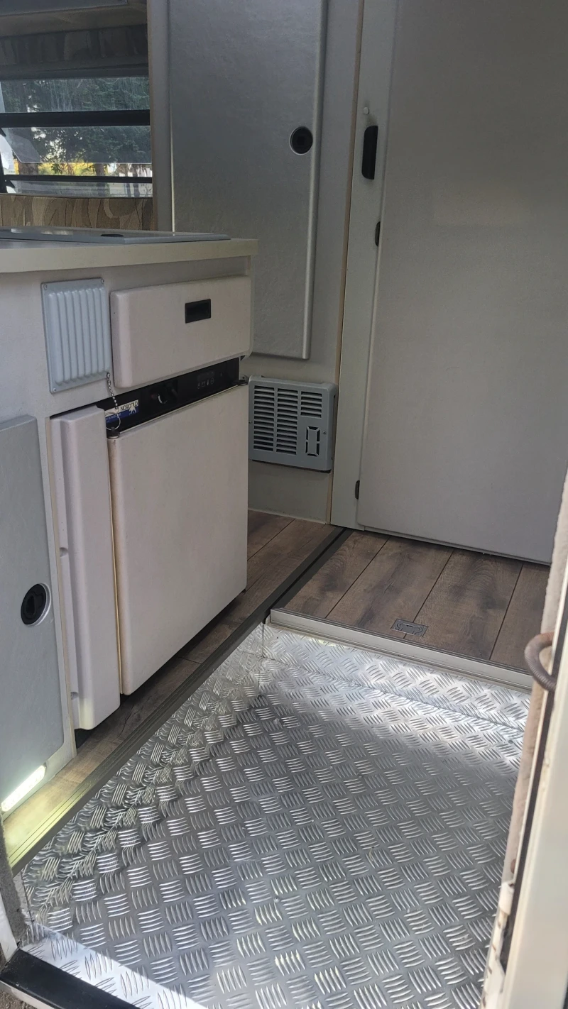 Кемпер VW Rialta Winnebago , снимка 4 - Каравани и кемпери - 53519392