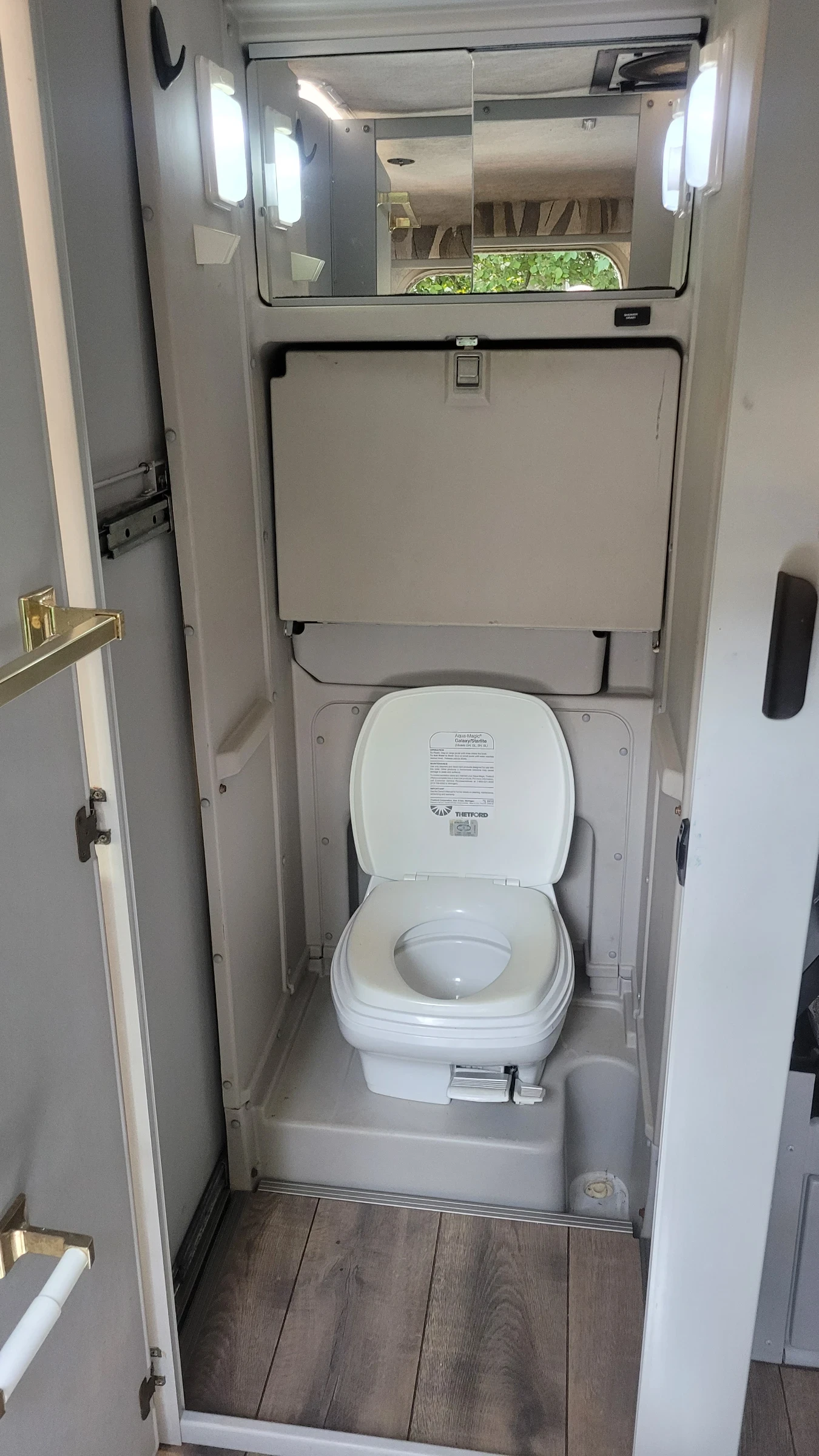 Кемпер VW Rialta Winnebago  - изображение 8