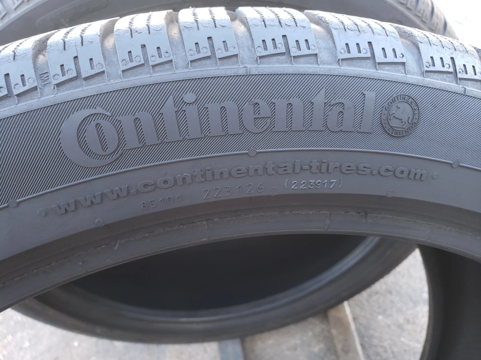 Гуми Зимни 255/40R20, снимка 6 - Гуми и джанти - 56094946