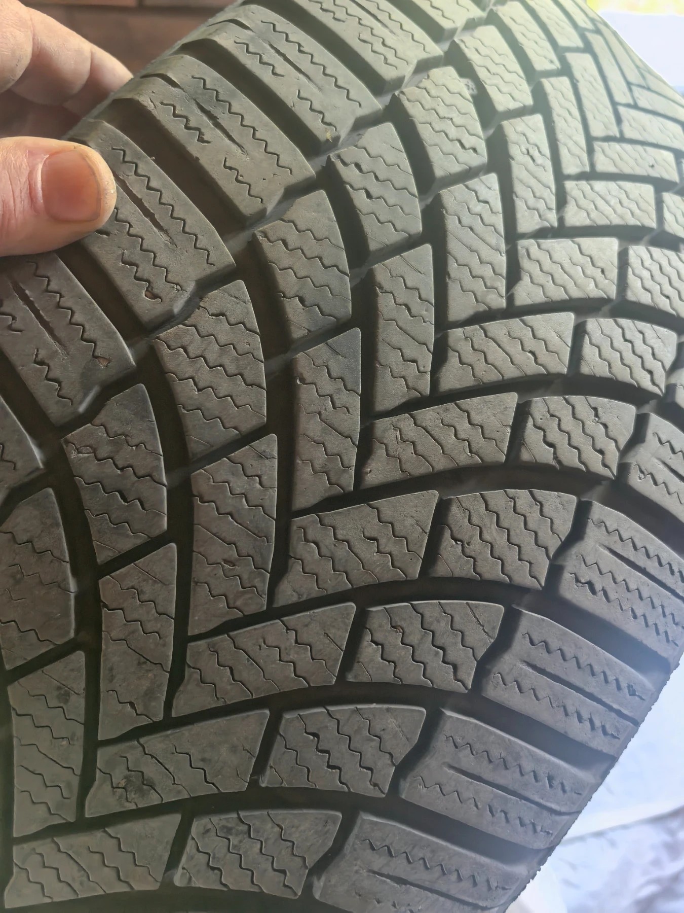 Гуми Зимни 235/55R19