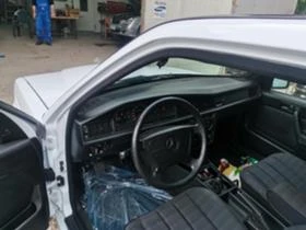 Mercedes-Benz 190, снимка 13