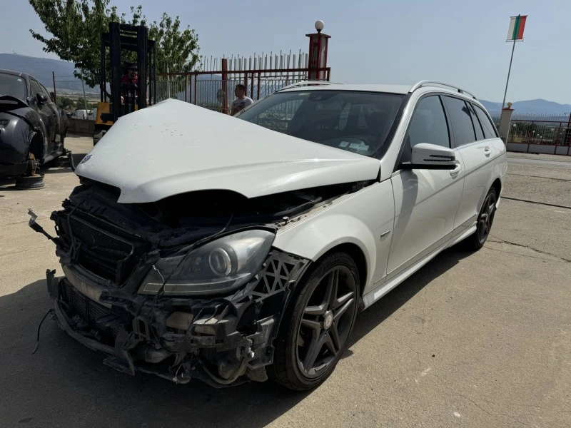 Mercedes-Benz C 220 2.2, снимка 4 - Автомобили и джипове - 46444030