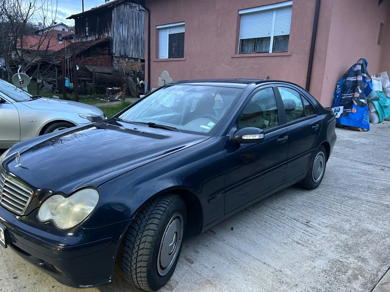 Mercedes-Benz C 220, снимка 4 - Автомобили и джипове - 48041952