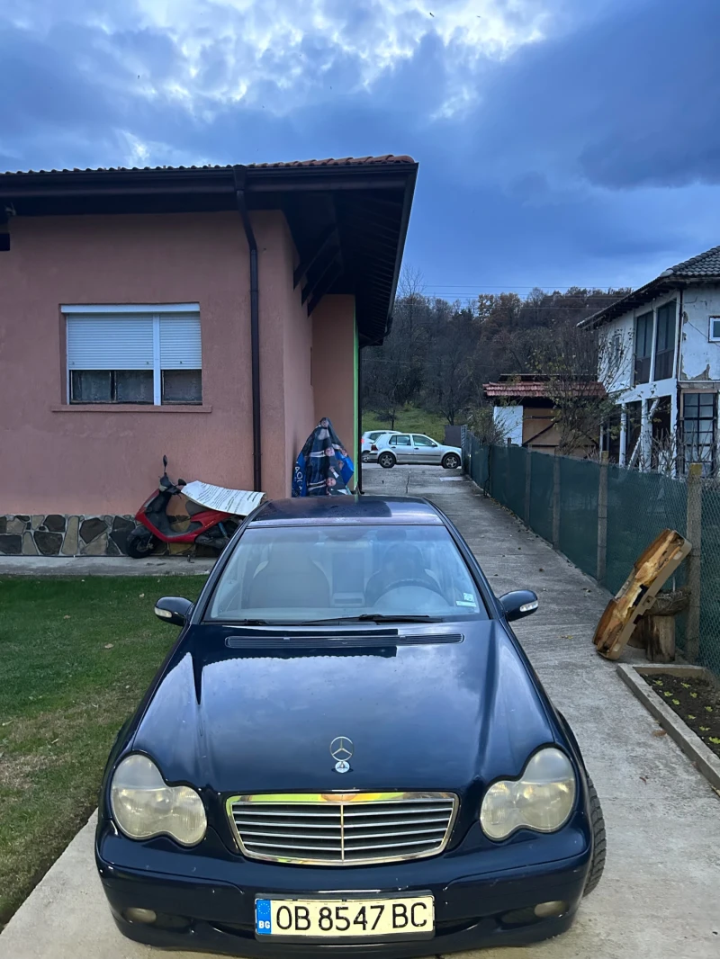 Mercedes-Benz C 220, снимка 7 - Автомобили и джипове - 48041952