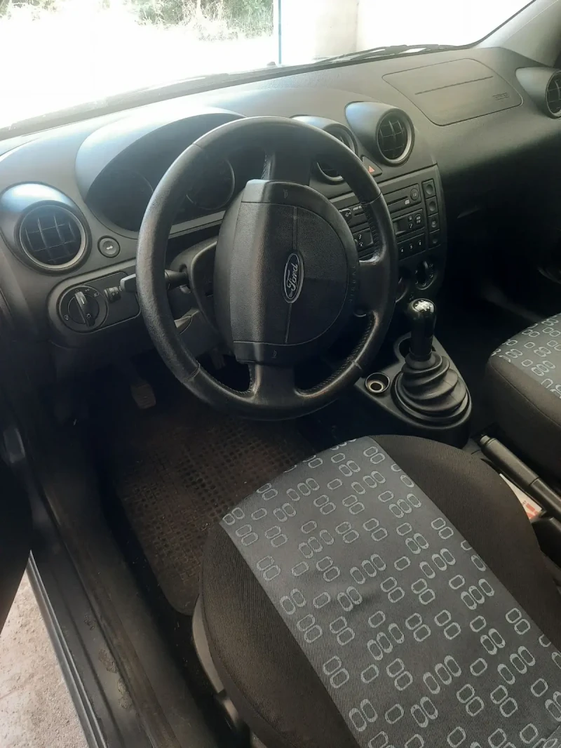 Ford Fiesta 1.4, снимка 9 - Автомобили и джипове - 48820435