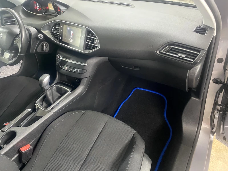 Peugeot 308 1.6HDI Hatchback, снимка 8 - Автомобили и джипове - 52890523
