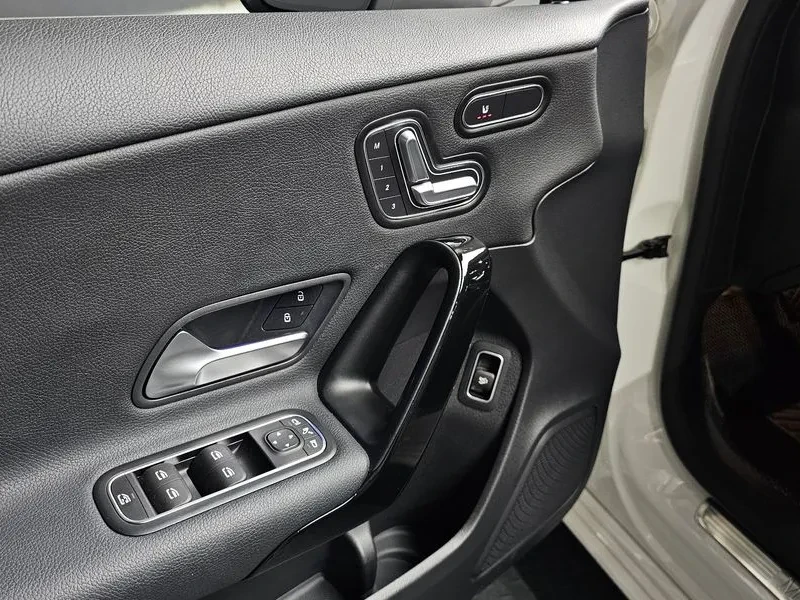 Mercedes-Benz A 220, снимка 12 - Автомобили и джипове - 55841970