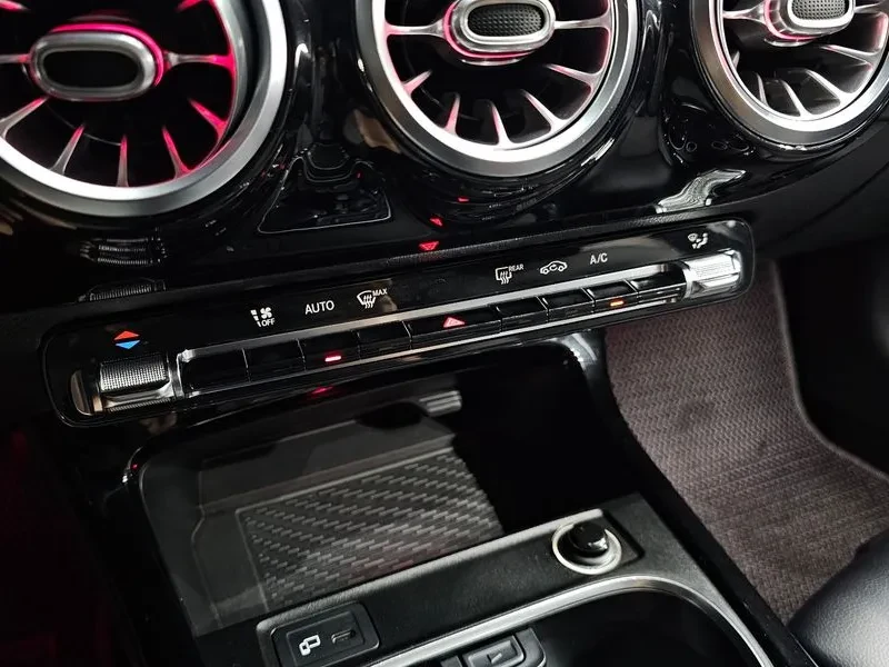 Mercedes-Benz A 220, снимка 17 - Автомобили и джипове - 55841970