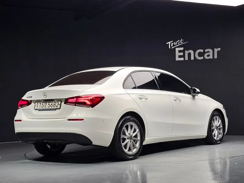 Mercedes-Benz A 220