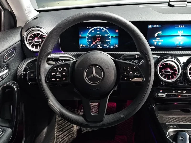 Mercedes-Benz A 220, снимка 13 - Автомобили и джипове - 55841970