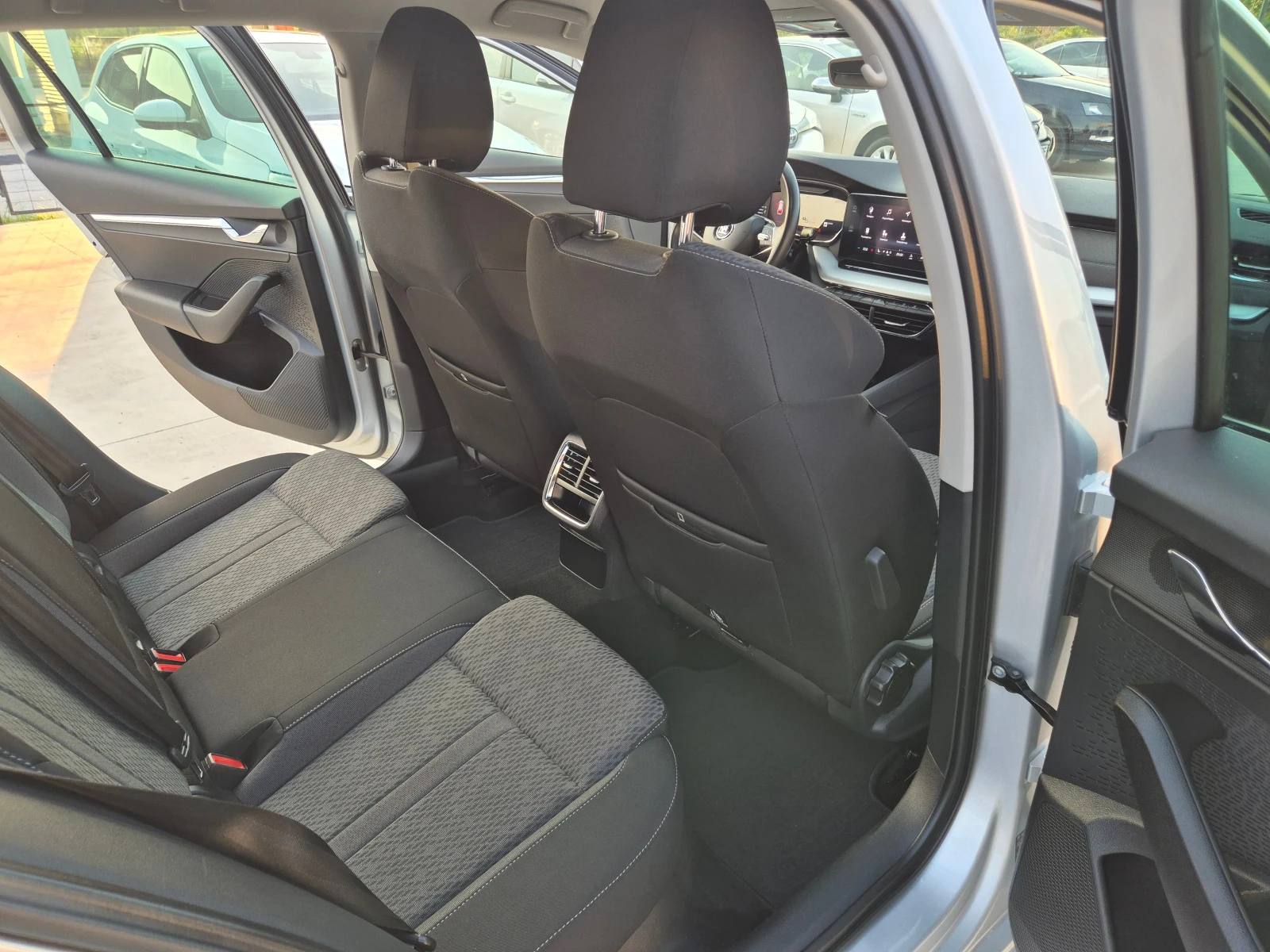 Skoda Octavia STYLE 2.0TDI А/Т 150кс - изображение 10