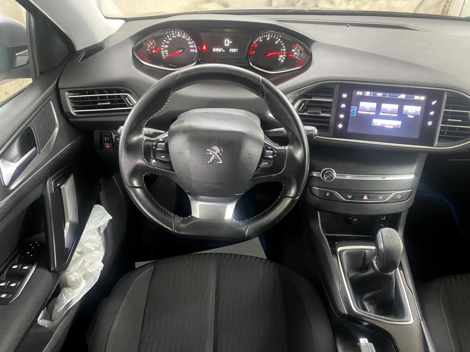 Peugeot 308 1.6HDI Hatchback - изображение 7