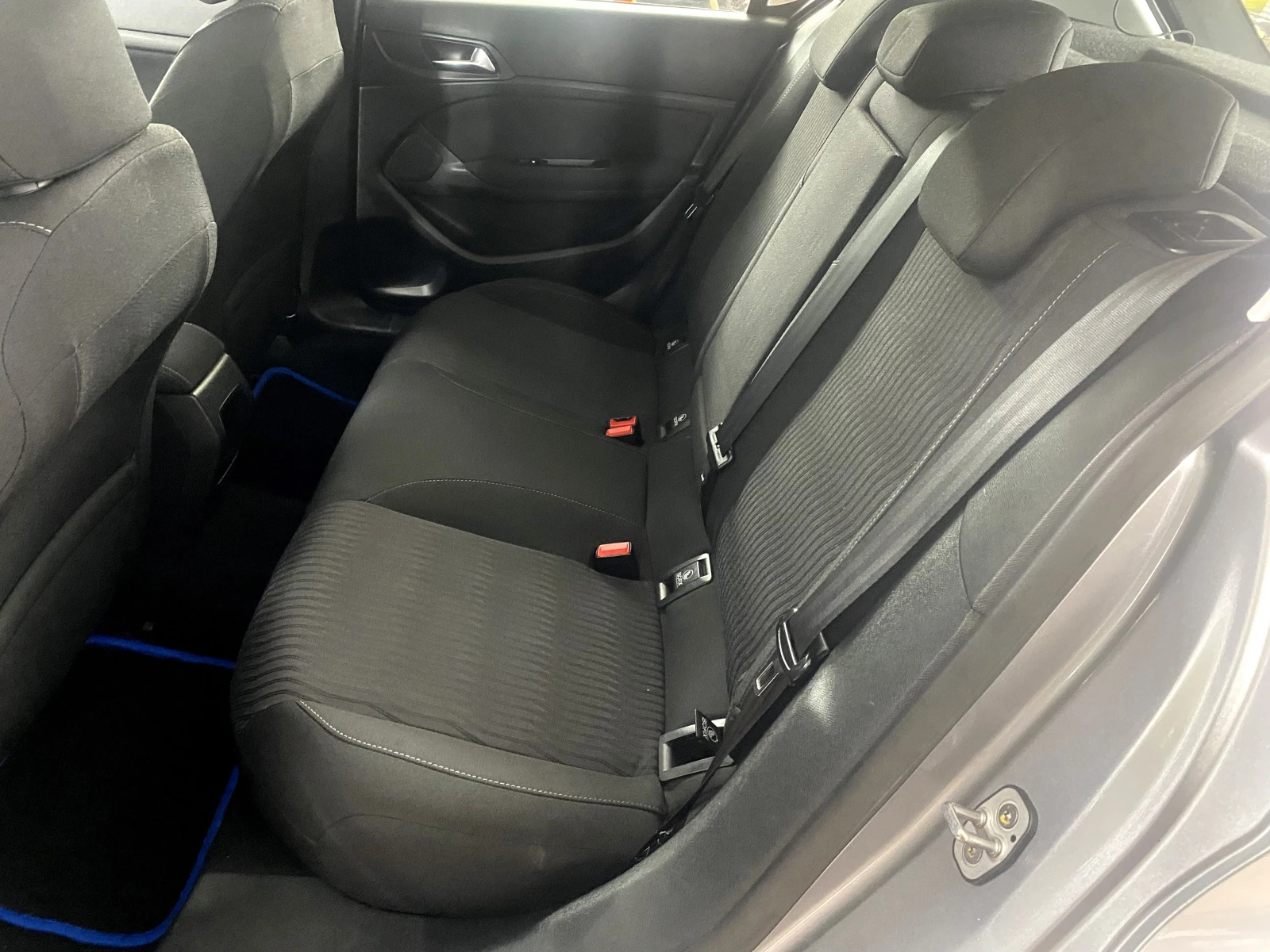 Peugeot 308 1.6HDI Hatchback - изображение 10