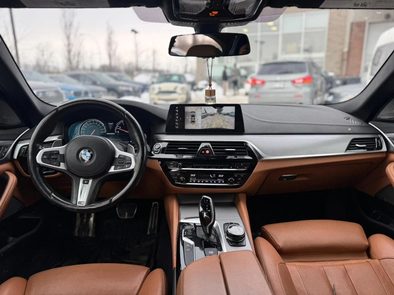 BMW 550 M* HARMAN* PERFORMANCE* HEAD-UP* PANO* 360*  - изображение 6