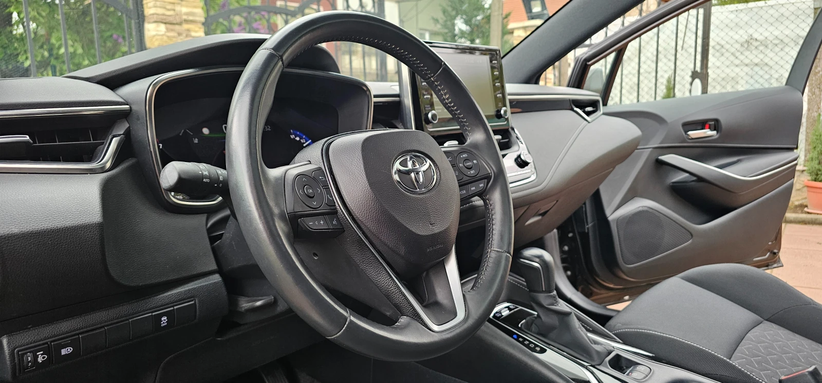 Toyota Corolla E21 1.8i HYBRID !!!!!  26000km НОВ АВТОМОБИЛ, снимка 16 - Автомобили и джипове - 54493852