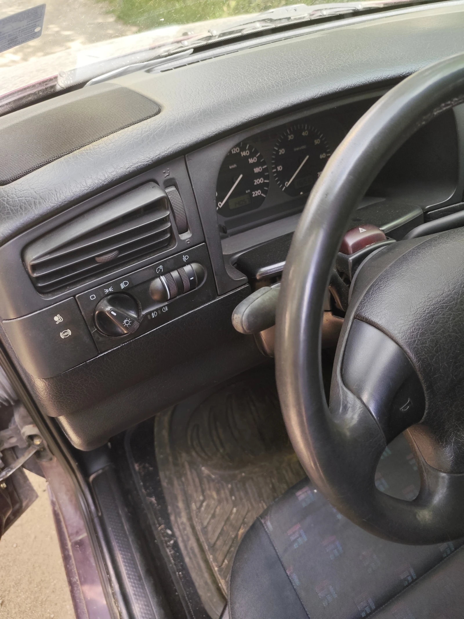 VW Golf 1.8, снимка 7 - Автомобили и джипове - 54932088