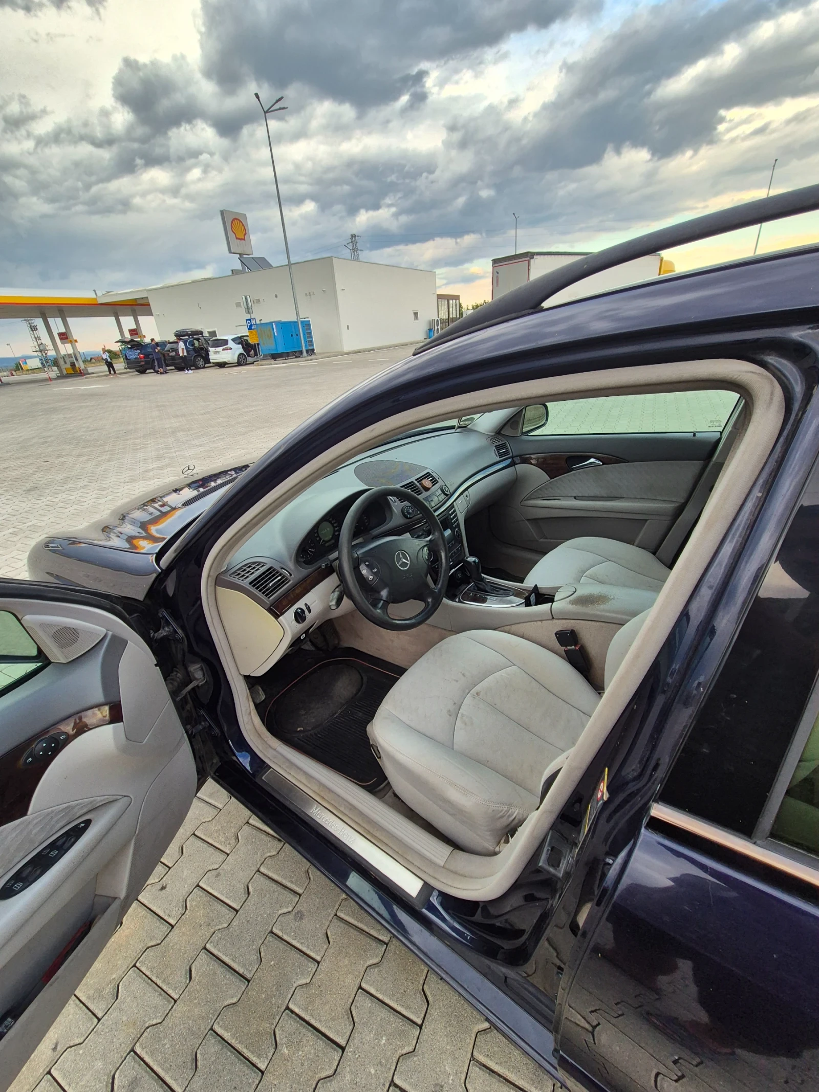 Mercedes-Benz E 220, снимка 7 - Автомобили и джипове - 55266912