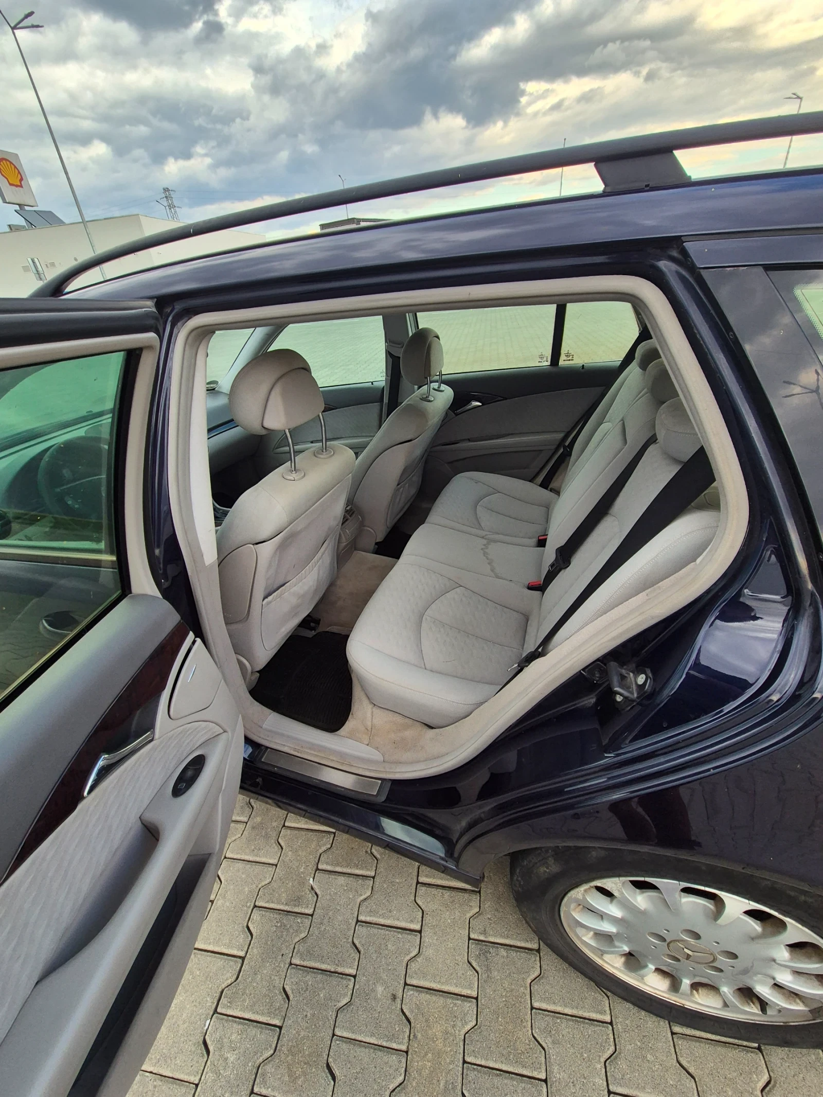 Mercedes-Benz E 220, снимка 5 - Автомобили и джипове - 55266912