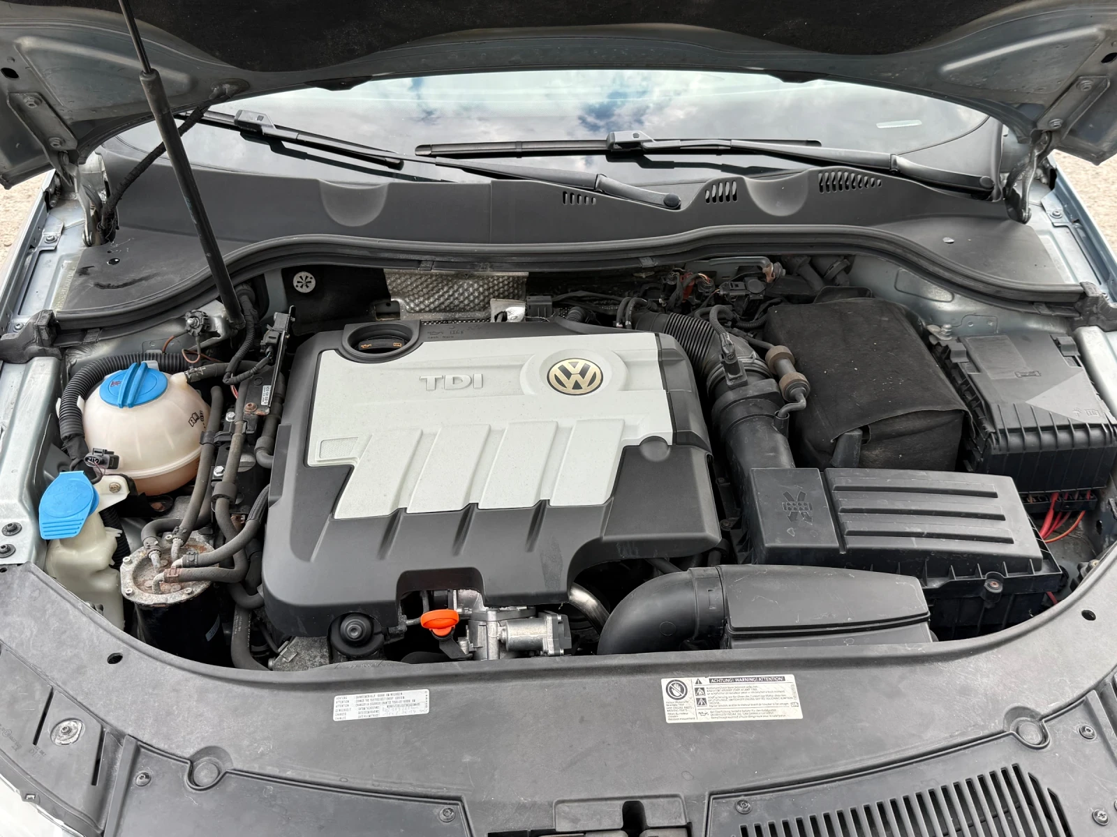 VW Passat 2.0 TDI 140ks FACELIFT HIGHLINE , снимка 15 - Автомобили и джипове - 55283796