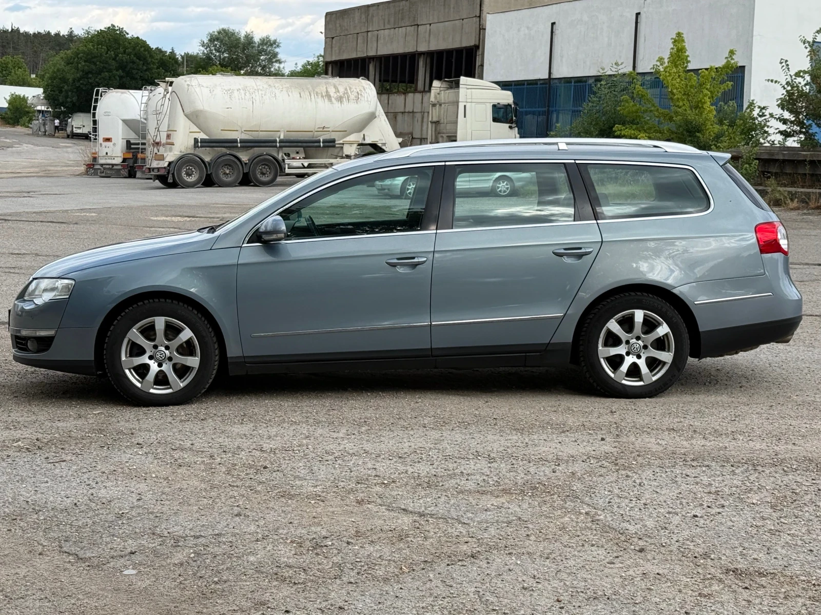VW Passat 2.0 TDI 140ks FACELIFT HIGHLINE , снимка 8 - Автомобили и джипове - 55283796