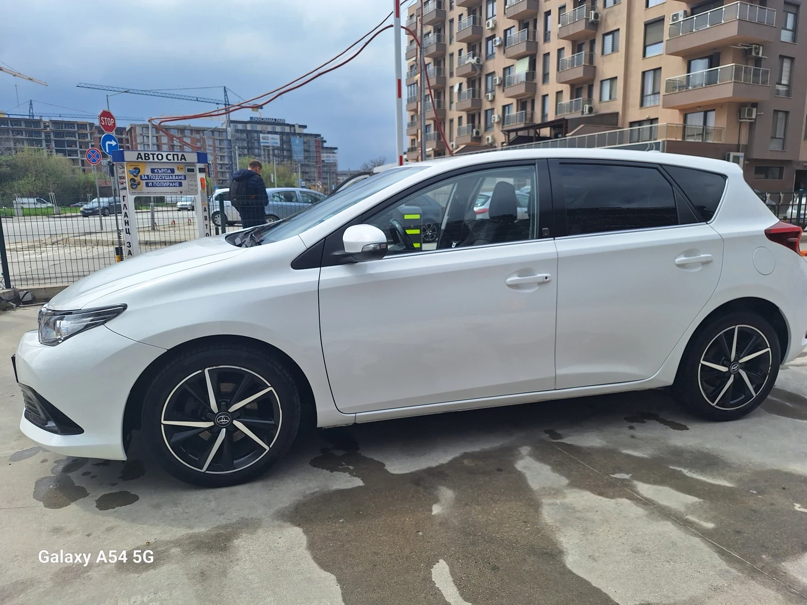 Toyota Auris 1.2 turbo  4 цилиндъра, снимка 2 - Автомобили и джипове - 55286909