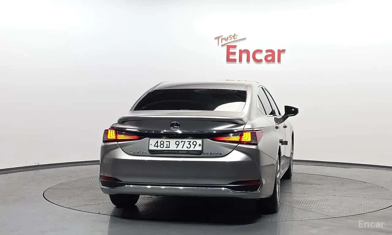 Lexus ES * Luxury Plus * ЦЕНА ДО БГ, снимка 4 - Автомобили и джипове - 55739807