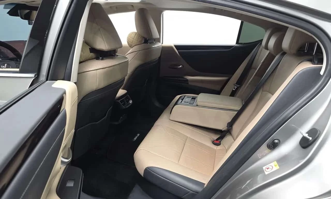 Lexus ES * Luxury Plus * ЦЕНА ДО БГ, снимка 12 - Автомобили и джипове - 55739807