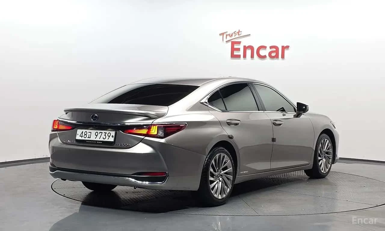 Lexus ES * Luxury Plus * ЦЕНА ДО БГ, снимка 2 - Автомобили и джипове - 55739807