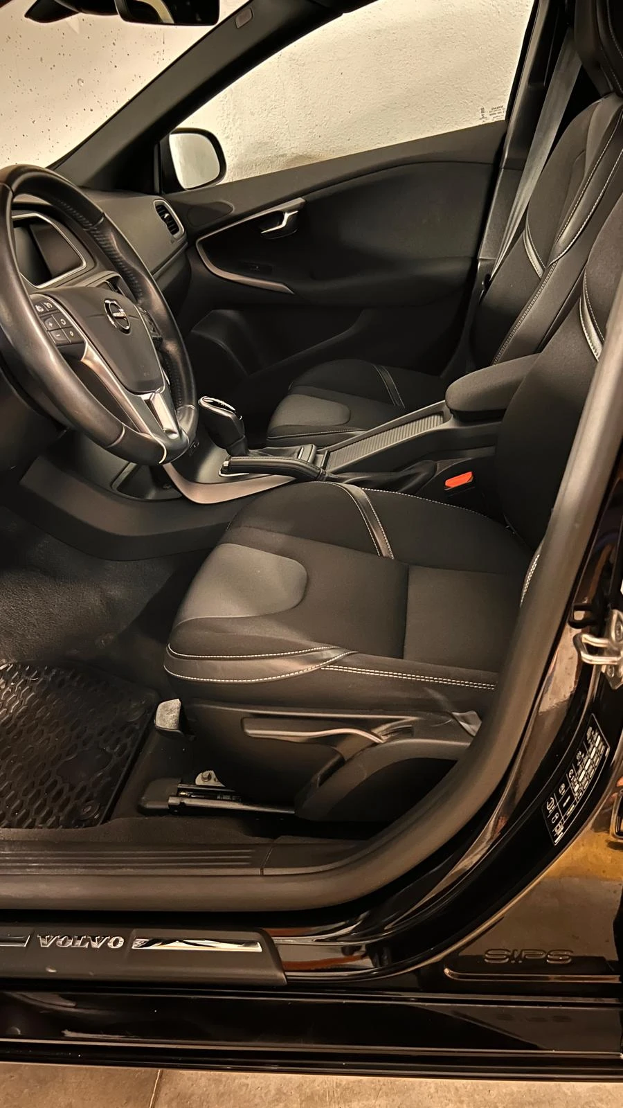 Volvo V40 T2, снимка 6 - Автомобили и джипове - 55778599