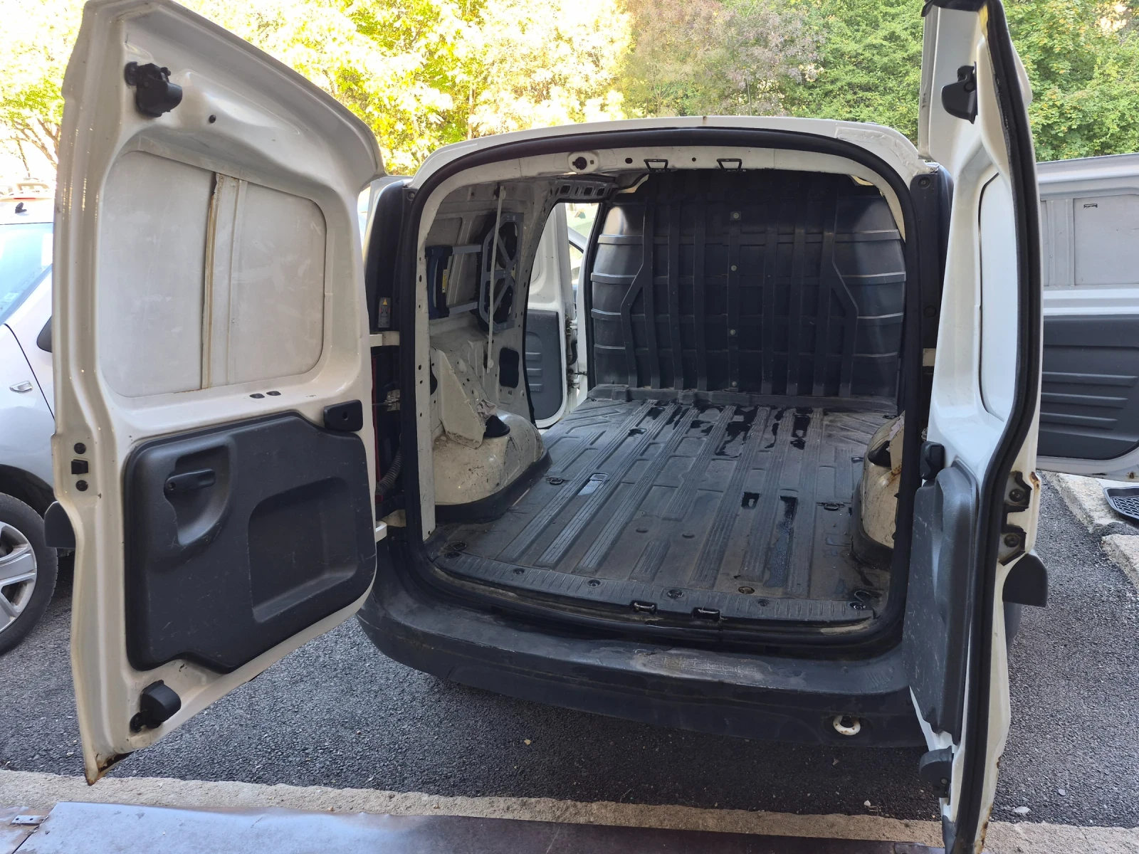 Dacia Logan, снимка 9 - Автомобили и джипове - 56372852