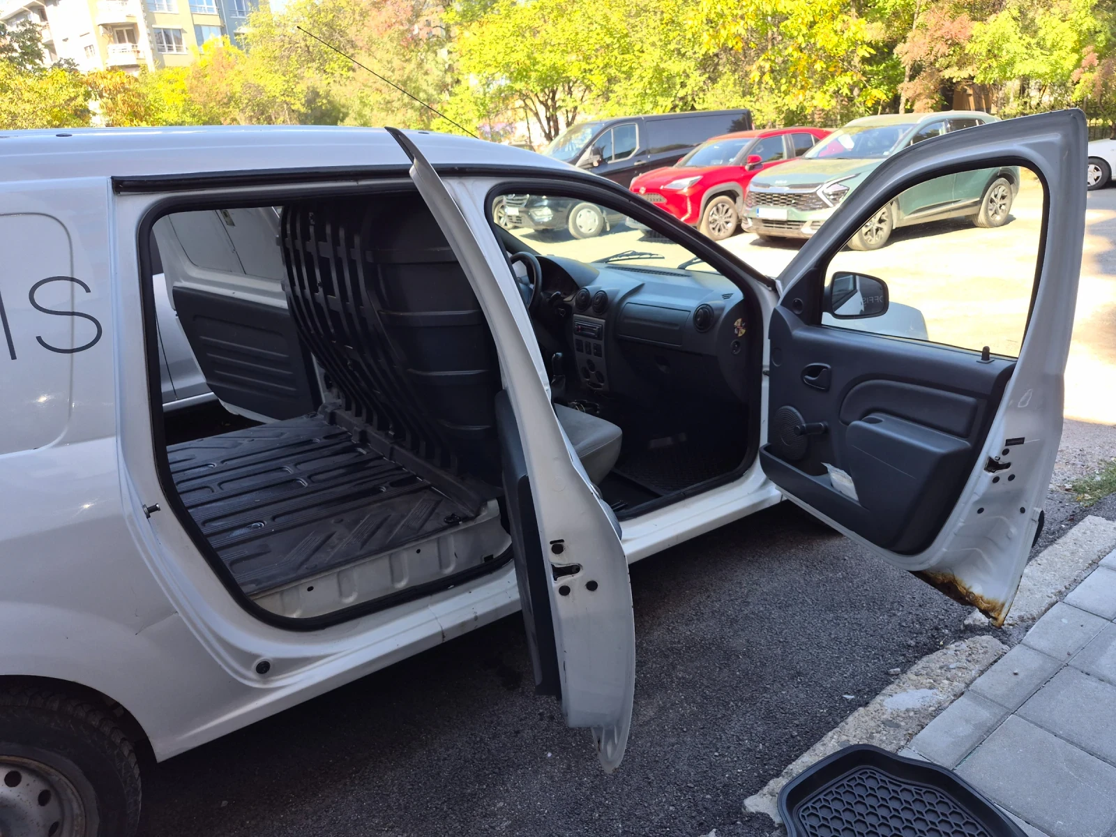 Dacia Logan, снимка 11 - Автомобили и джипове - 56372852