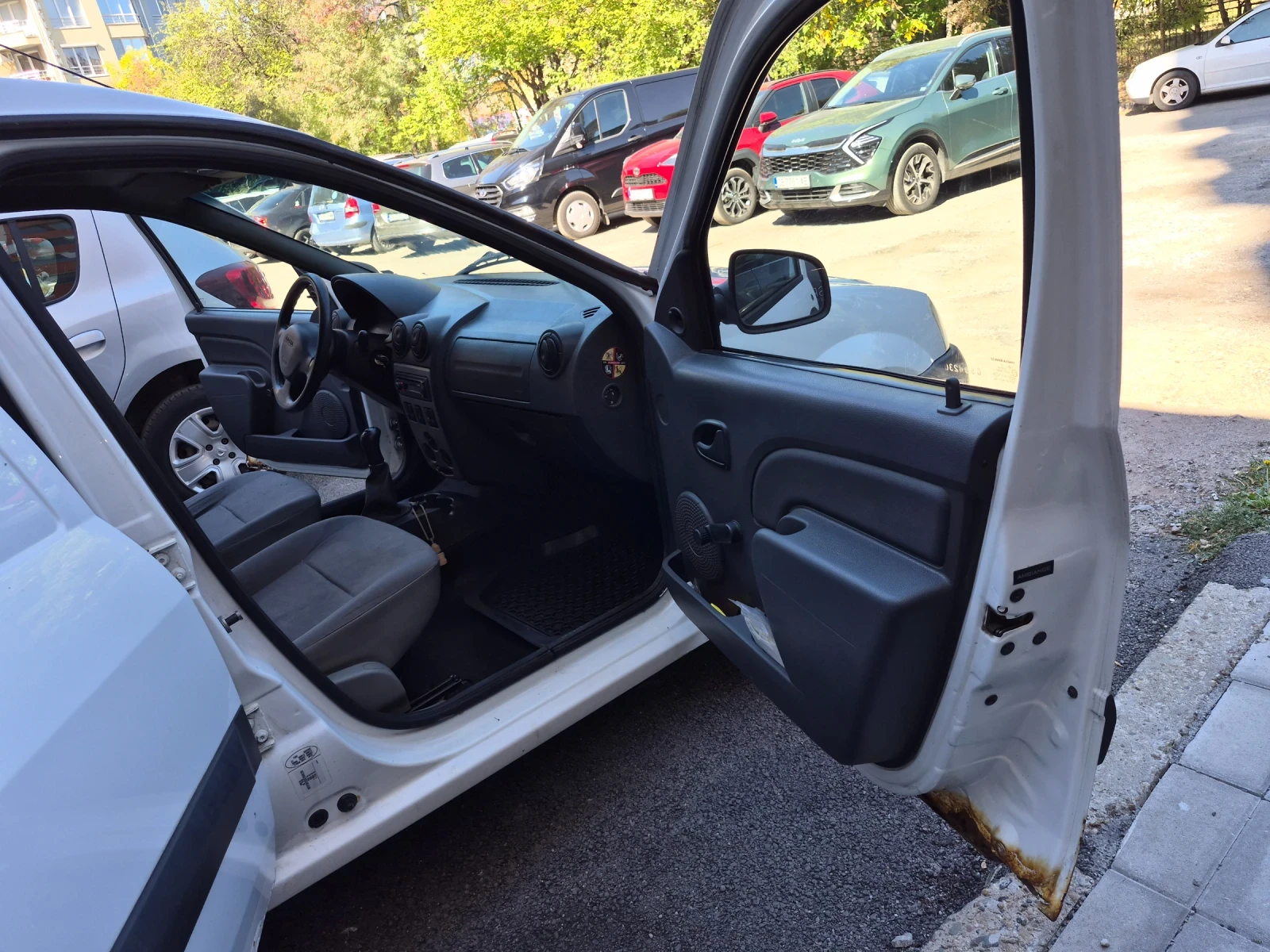 Dacia Logan, снимка 12 - Автомобили и джипове - 56372852