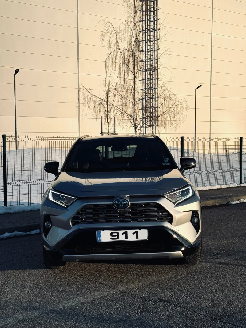 Toyota Rav4 2.5 Hybrid / LUXURY / с ДДС / Върнат от лизинг, снимка 2 - Автомобили и джипове - 49215299